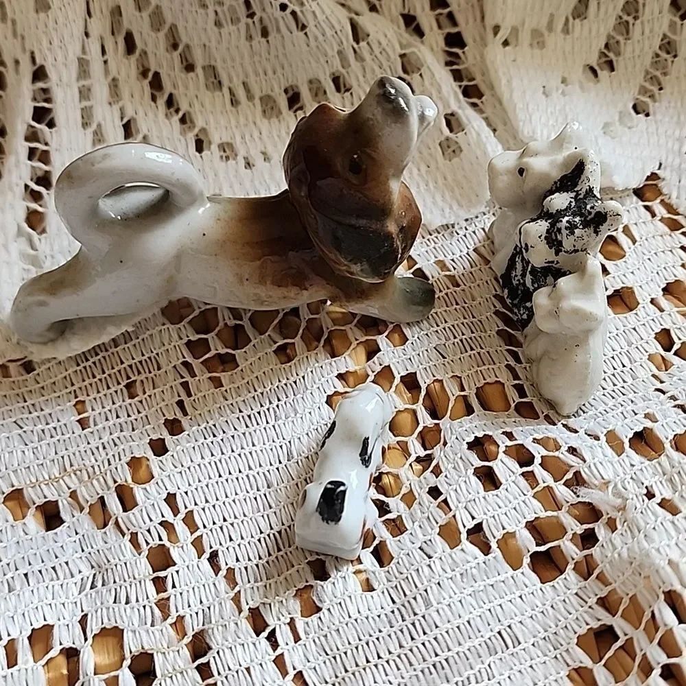 Vintage Dog Figurines - Picture 4 of 9